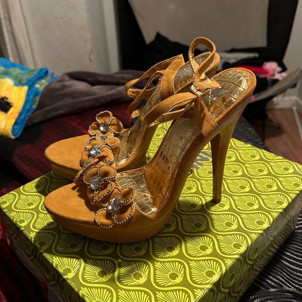 SHIEKH GLLD HEELS
